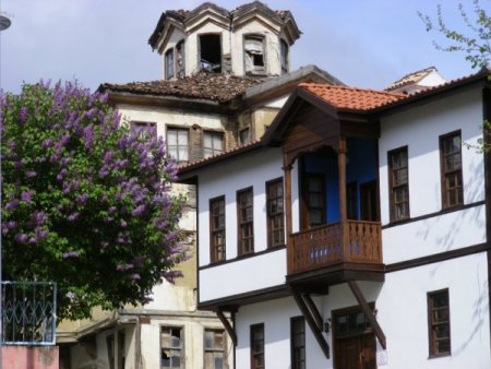 Mümkünlü’nün yıldızı parladı evlerin fiyatları yüzde bin 500 arttı