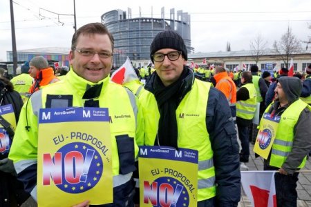 Münihli 200 havalimanı çalışanı Strasbourg’da gösteri yaptı