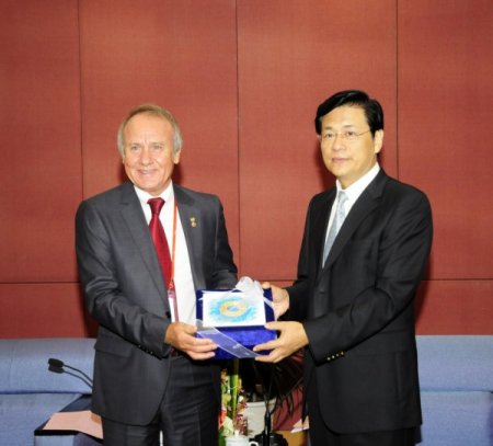 Muratpaşa, Çin’deki fuarda tanıtılıyor