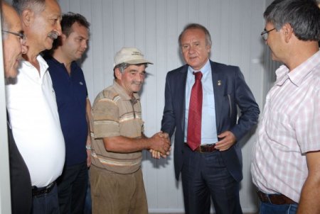 Muratpaşa Belediyesi, 2 ay önce evi yanan aileye konteyner hediye etti