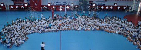 Muratpaşa Yaz Spor Okulu, sertifika dağıtımıyla sona erdi