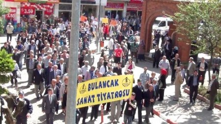 Mürsel Gülmez Tiyatro Festivali başladı