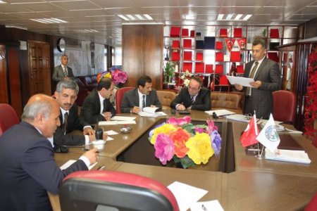 Muş Belediyesi akaryakıt alım ihalesine 5 firma teklif verdi