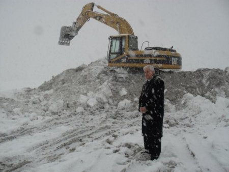 Muş Belediyesi Günde 180 Kamyon Kar Taşıyor