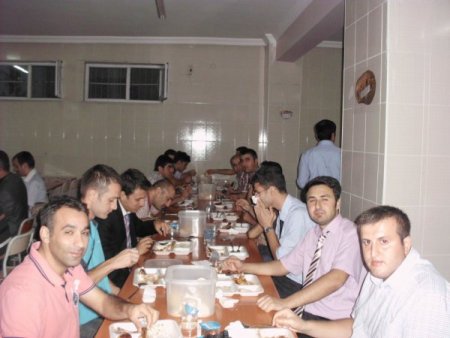 Muş Öğretmenler Derneği'nden yeni atanan öğretmenlere yemek