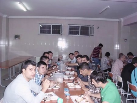 Muş Öğretmenler Derneği'nden yeni atanan öğretmenlere yemek