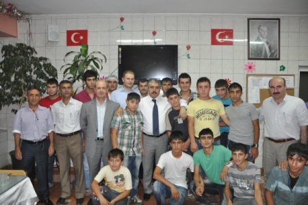 Muş Valisi Çınar, Muş Yetiştirme Yurdu'nda Kalan Öğrencilerle İftar Yaptı