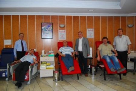 Müsiad Üyeleri Kızılay'a Kan Verdi