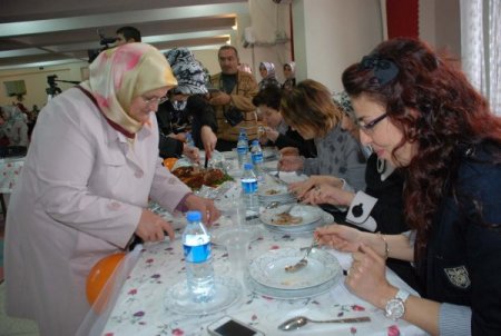 Muşlu Kadınlar, Oktay Ustanın Önünde En Güzel Yemeği Yapmak İçin Yarıştı
