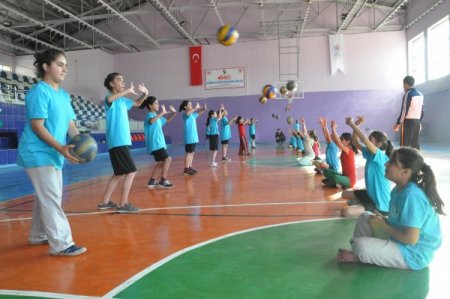 Muşlu kızlar voleybola gönül verdi