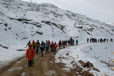 Muşlu Öğrencilere 8 Kilometrelik Okul Yolunda Tüfekli Koruma