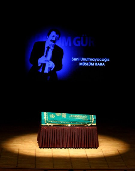 Müslüm Gürses, son kez sevenlerinin karşısına çıktı