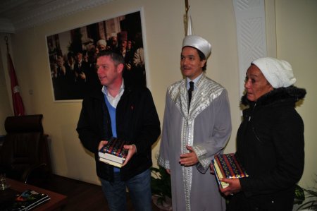 Müslüman olan İngiliz kadın gözyaşlarını tutamadı