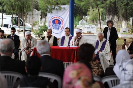 Müslüman ve Hıristiyan din adamları birlikte dua etti