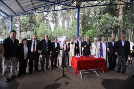 Müslüman ve Hıristiyan din adamları birlikte dua etti