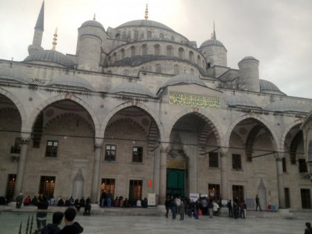 Müslümanlar, Bayram namazında camileri doldurdu