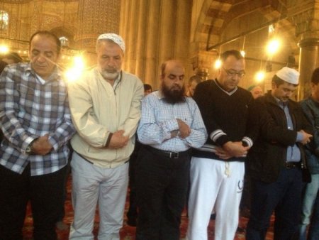 Müslümanlar, Bayram namazında camileri doldurdu