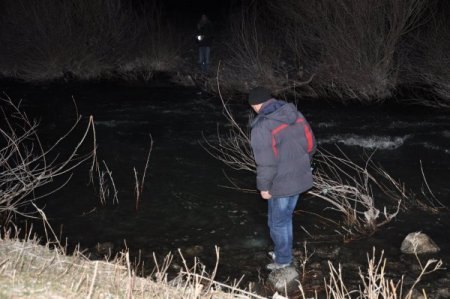 Muş’ta 2 çoban ve 60 küçükbaş hayvan adacıkta mahsur kaldı