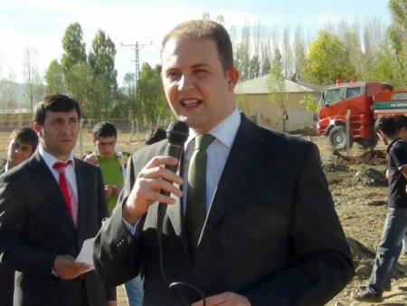 Muş'ta 200 çocuk, 10 dönümlük alana 400 fidan dikti