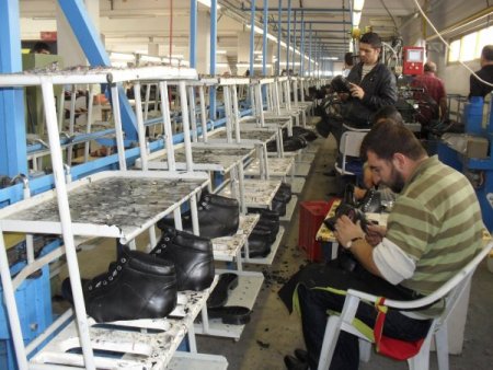 Muş'ta 3 yıl önce kurulan fabrika, Avrupa'ya ayakkabı ihraç ediyor
