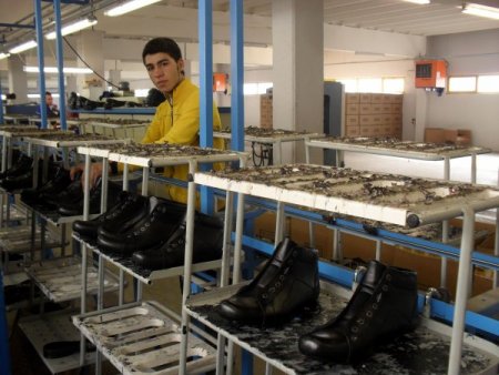 Muş'ta 3 yıl önce kurulan fabrika, Avrupa'ya ayakkabı ihraç ediyor
