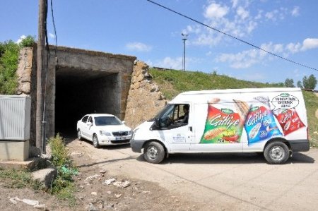 Muş’ta 60 yıllık tünel köy halkını bezdirdi