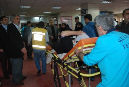 Muş’ta Düğün Minibüsü Şarampole Yuvarlandı: 20 Yaralı