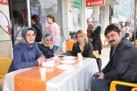 Muş'ta öğrenciler yararına düzenlenen kermes büyük ilgi gördü