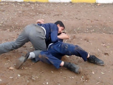 Muş'ta sportif başarılarıyla öne çıkan öğrenciler, spor salonu istedi