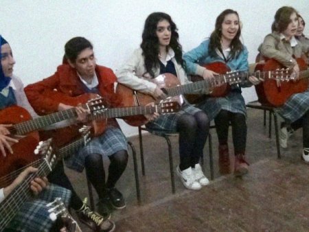 Muş'ta ücretsiz bağlama ve gitar kursu açıldı