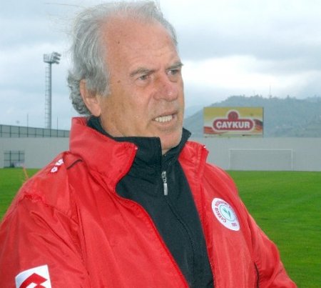 Mustafa Denizli: Geldiğimiz yoldan geri dönmeyiz
