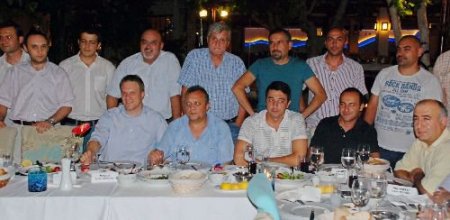 Mustafa Erdoğan, Turizmcilerle Antalya'ya Turist Çekebilmeyi Masaya Yatırdı