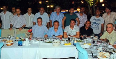 Mustafa Erdoğan, Turizmcilerle Antalya'ya Turist Çekebilmeyi Masaya Yatırdı