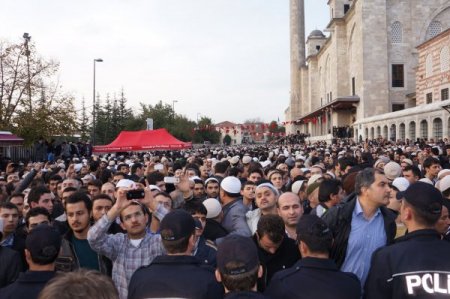 Mustafa Sungur toprağa verildi