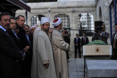 Mustafa Sungur’u Başbakan Erdoğan ve binlerce seveni uğurladı