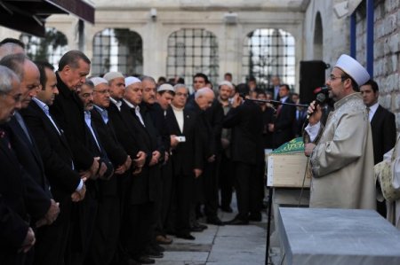 Mustafa Sungur’u Başbakan Erdoğan ve binlerce seveni uğurladı