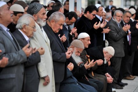 Mustafa Sungur’u Başbakan Erdoğan ve binlerce seveni uğurladı