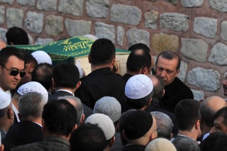 Mustafa Sungur’u Başbakan Erdoğan ve binlerce seveni uğurladı