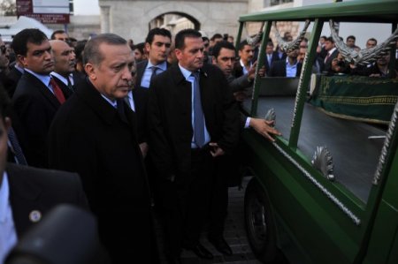 Mustafa Sungur’u Başbakan Erdoğan ve binlerce seveni uğurladı