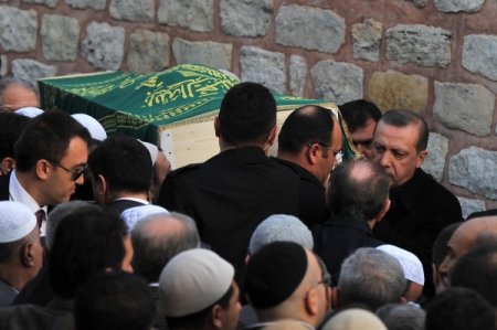 Mustafa Sungur’u Başbakan Erdoğan ve binlerce seveni uğurladı