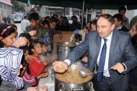 Mustafakemalpaşa Belediyesi 3 bin kişiye aşure dağıttı