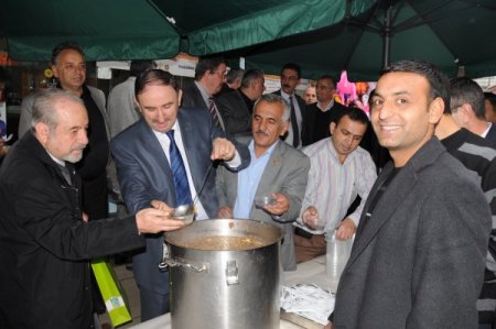 Mustafakemalpaşa Belediyesi 3 bin kişiye aşure dağıttı