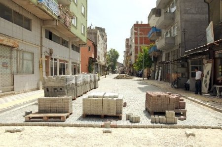 Mustafakemalpaşa'da cadde ve sokaklar parke taşına kavuşuyor