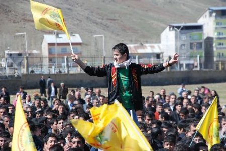 Muş'taki Nevruz Kutlamaları Renkli Görüntülere Sahne Oldu