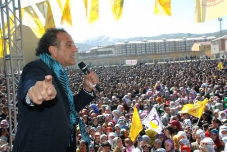 Muş'taki Nevruz Kutlamaları Renkli Görüntülere Sahne Oldu