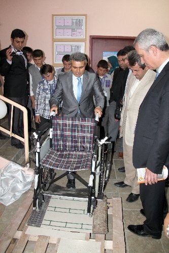 Müstehcen oyun havalarına tepki için türkü yaptılar