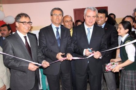 Müstehcen oyun havalarına tepki için türkü yaptılar