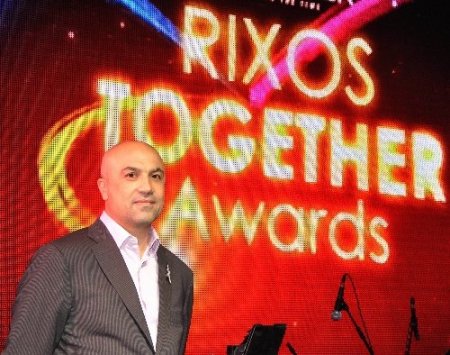Müşterilerin Bavullarını Taşıyarak İşe Girdiği Rixos'ta Yılın Yöneticisi Oldu