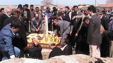 Müsteşar Kahraman Cenazeye Katıldı