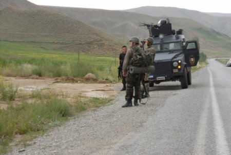 Mutfak Tüpü İçine Tuzaklanmış Bomba, Zırhlı Aracın Geçişi Sırasında Patladı